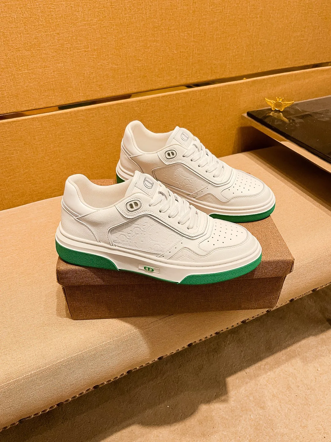 Men's shoes💰 440💰[Dior]🔥 High-end men's shoes brand official website 1:1 latest masterpiece: the upper is made of Italian imported first-layer cowhide with a comfortable and breathable lining➕original non-slip and wear-resistant outsole🔥, making walking more convenient and comfortable! An exclusive new model, a stunning work, a beautiful 1:1 replica [color] compared to the official quality! Create a fashionable personality to set off your uniqueness! A must-have for trendy men! Classic 🔥 Size: 38-44 Color: 🔥 2⃣️ colors available 🔥.